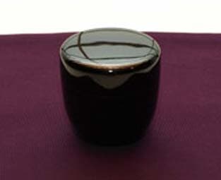 日本茶道道具——抹茶碗、竹制茶筅与茶杓